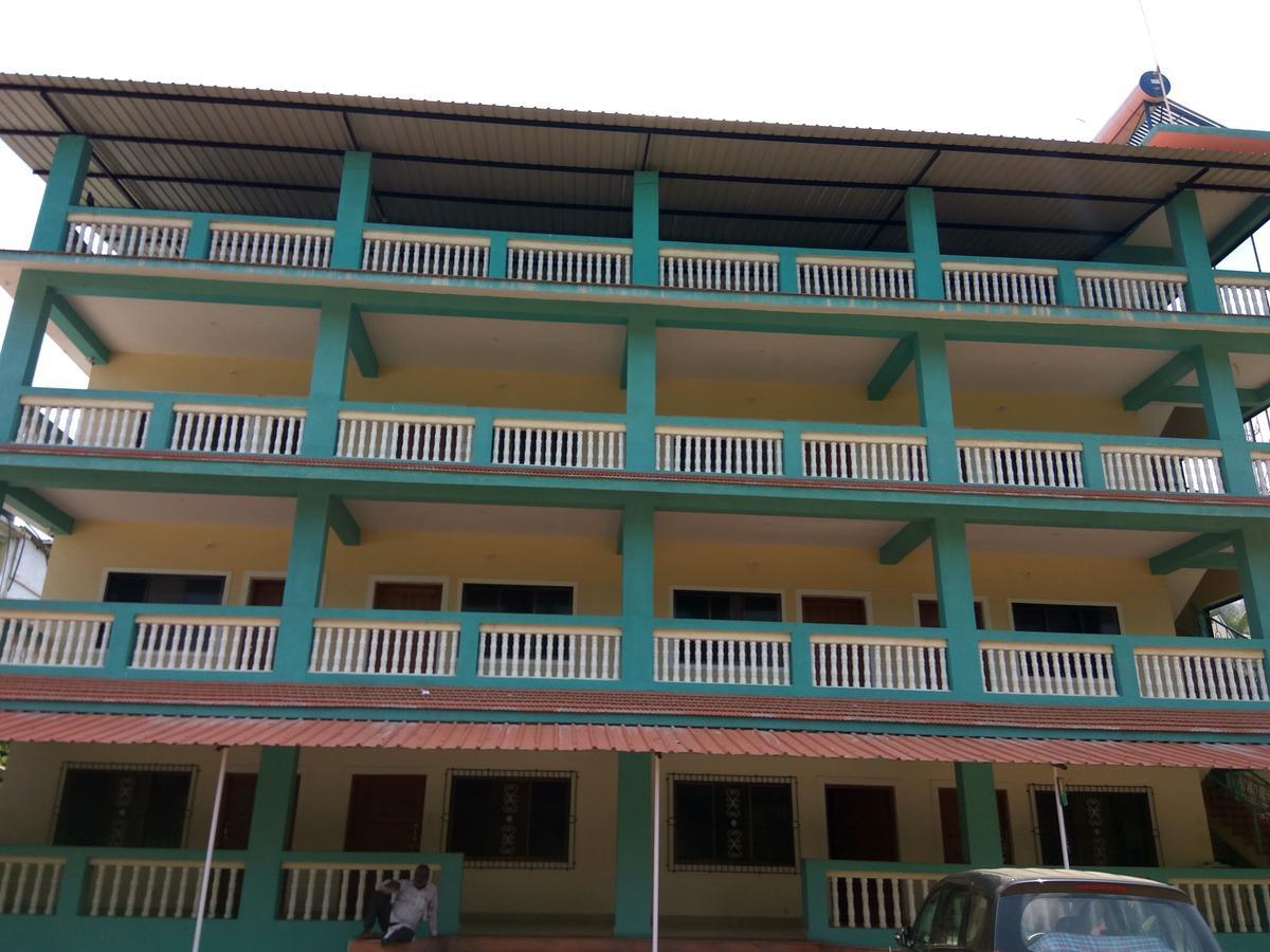 Hotel Atithi Farm House Borlai Exterior foto