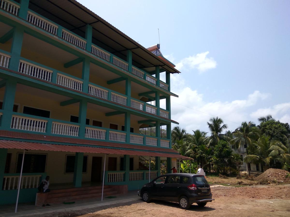 Hotel Atithi Farm House Borlai Exterior foto