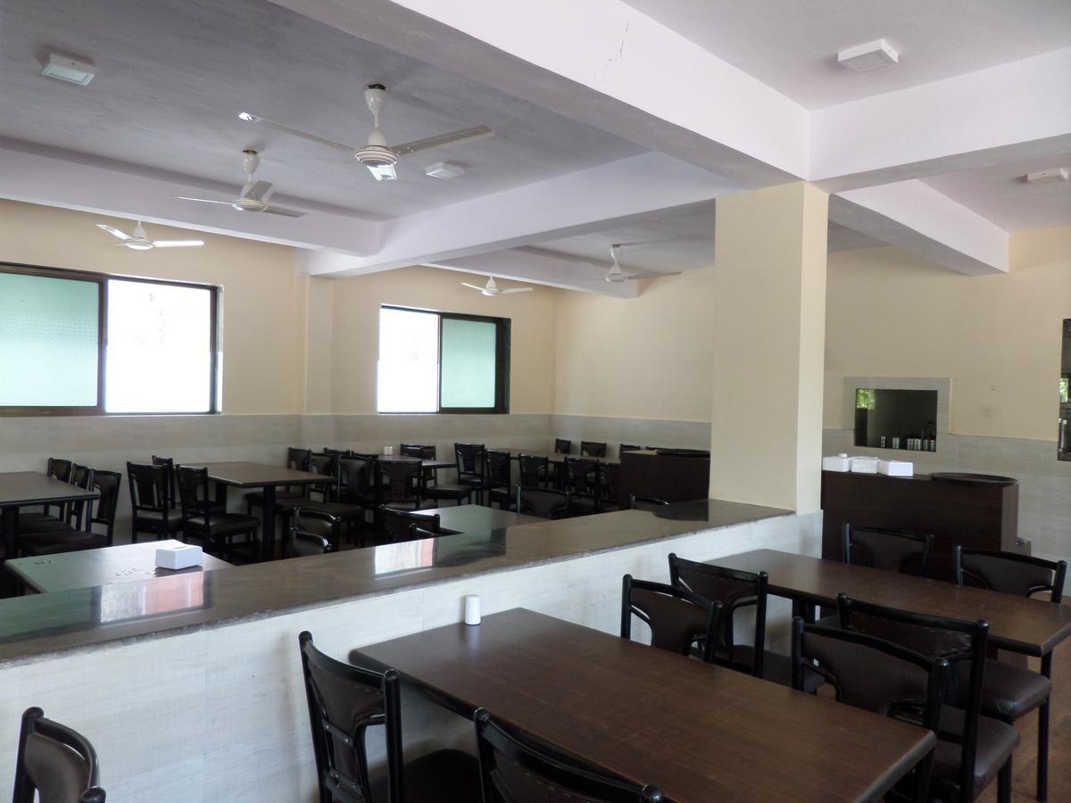 Hotel Atithi Farm House Borlai Exterior foto