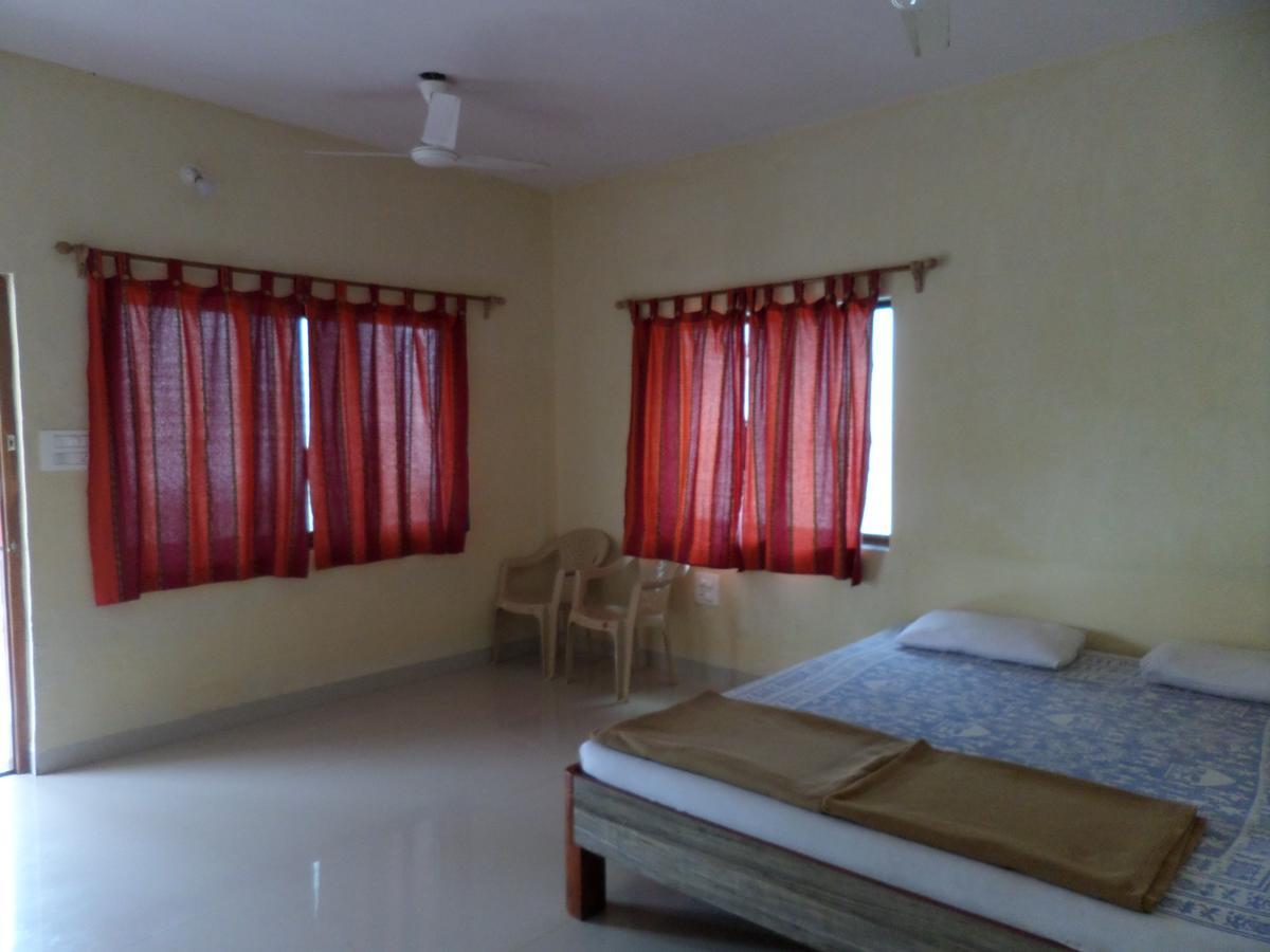 Hotel Atithi Farm House Borlai Exterior foto